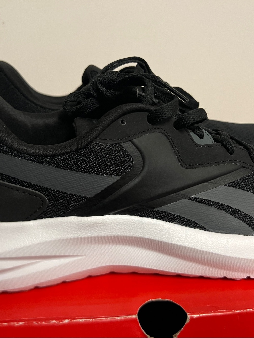 Size 8 Women's Reebok Black and Gray Energen Lux Running Shoes - Picture 6 of 8